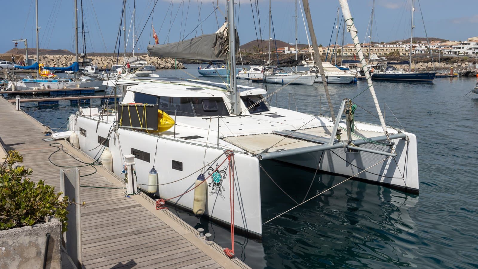 Catamaran to Los Gigantes Cliffs