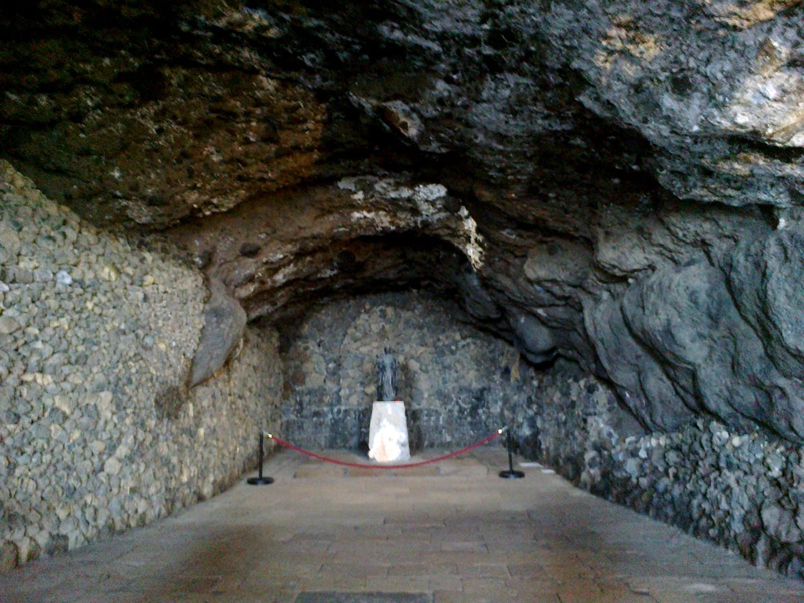 Höhle von Achbinico